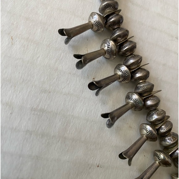 Beautiful Vintage Navaho Sterling Silver Squash Blossom Necklace - Picture 4 of 16